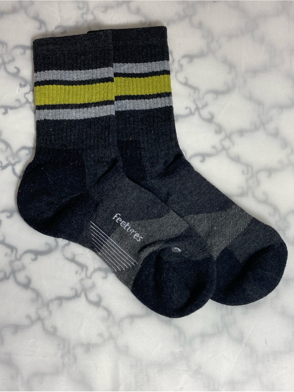 Feetures 1 Pair MED Trail Mini Max Cushion Socks Hiking & Off-Road Running NWOT